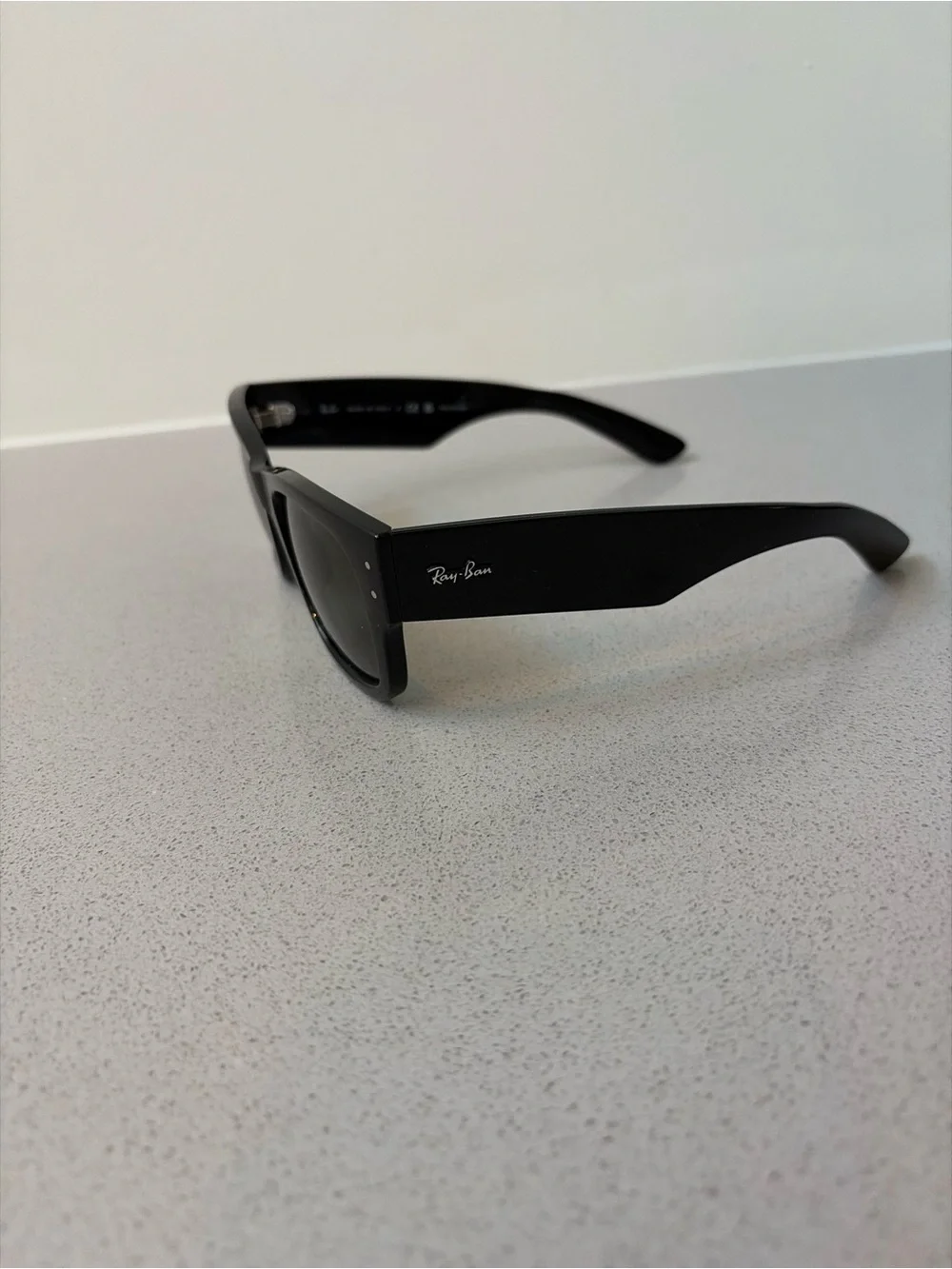 AUTHENTIC Ray Ban Wayfarer sunglasses